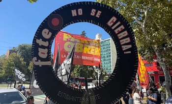 Imagen de la nota: FATE: trabajadores fueron a la Legislatura en busca de una ley 