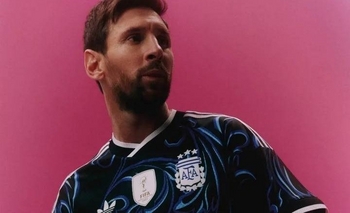 Imagen de la nota: Argentina presentó su segunda camiseta para el Mundial