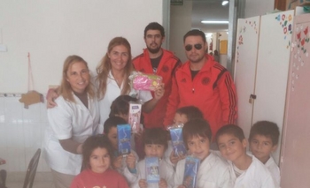 Imagen de la nota: La Filial de River donó material a escuelas