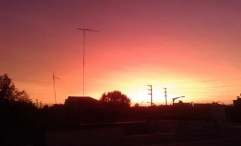 Imagen de la nota: Un amanecer distinto, pintado por las cenizas volcánicas