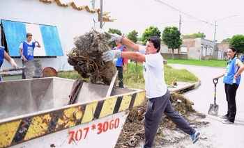 Imagen de la nota: Jornada solidaria del FpV en el barrio Coronel Dorrego