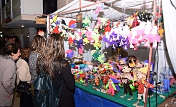 Feria de artesanos y microemprendedores en la Secundaria N°16 Imagen de la nota: Feria de artesanos y microemprendedores en la Secundaria N°16