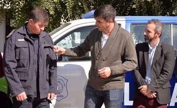 Imagen de la nota: El Intendente Galli entregó un patrullero en Recalde