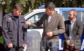 Imagen de la nota: El Intendente Galli entregó un patrullero en Recalde