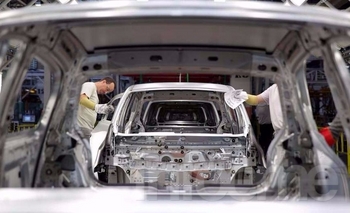 Imagen de la nota: La producción industrial se redujo un 9% en febrero