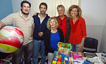 Imagen de la nota: Entregaron juguetes al Equipo TEA