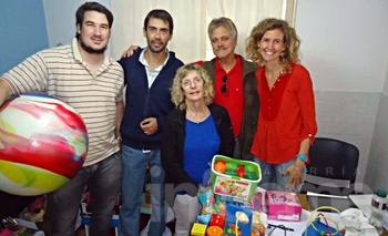 Imagen de la nota: Entregaron juguetes al Equipo TEA