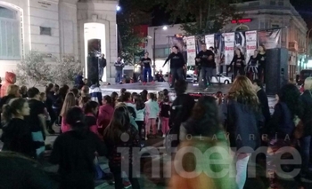 Imagen de la nota: Bailarines por la Ley Nacional de Danza
