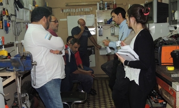 Imagen de la nota: Trabajadores del Hospital en estado de asamblea