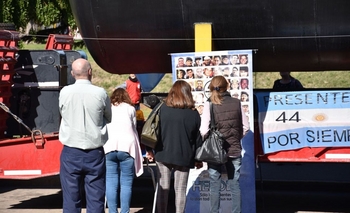 Imagen de la nota: Vecinos visitaron la réplica del submarino ARA San Juan 