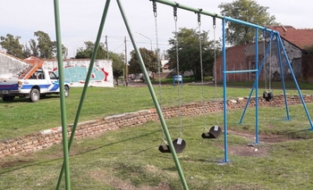 Imagen de la nota: Tareas de mantenimiento en las plazas del barrio CECO