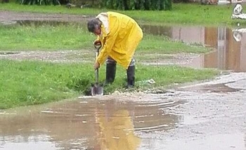 Imagen de la nota: Calles anegadas tras las intensas lluvias en el Partido