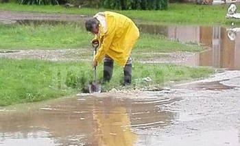 Imagen de la nota: Calles anegadas tras las intensas lluvias en el Partido