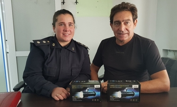 Imagen de la nota: El Municipio entregó donaciones a Policía y Bomberos