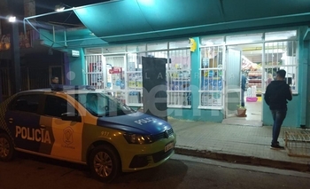Delincuentes encapuchados robaron en un supermercado Imagen de la nota: Delincuentes encapuchados robaron en un supermercado