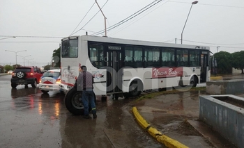 Imagen de la nota: Colectivo tuvo problema mecánico y quedó varado 