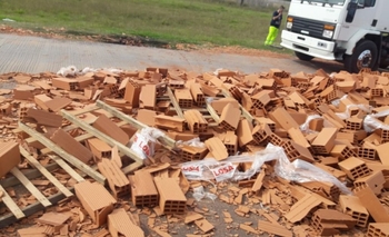 Imagen de la nota: Camionero perdió parte de la carga en 226 y 51