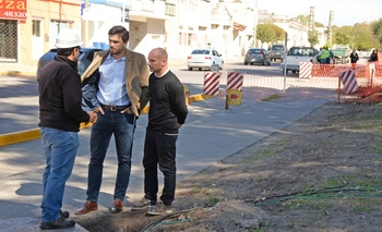 Imagen de la nota: El intendente Galli recorrió la obra de iluminación del Parque Mitre