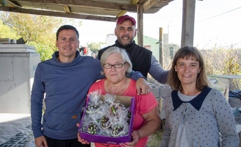 Imagen de la nota: Aguilera entregó huevos de Pascua en merenderos