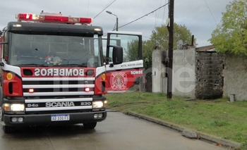Imagen de la nota:  Bomberos trabajó en el incendio de una vivienda