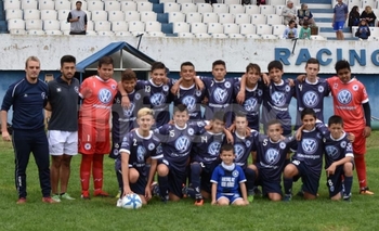 Imagen de la nota:  Estudiantes y Racing vuelven de sus viajes con un triunfo y una derrota