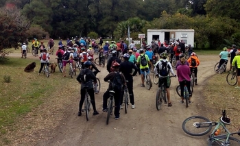 Imagen de la nota: Un centenar de cicloturistas en la Laguna Blanca Chica