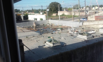 Denuncian agua estancada en el techo de un ex restaurante Imagen de la nota: Denuncian agua estancada en el techo de un ex restaurante