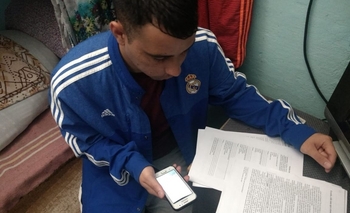 Imagen de la nota: Con celulares registrados, continúan las clases para internos 