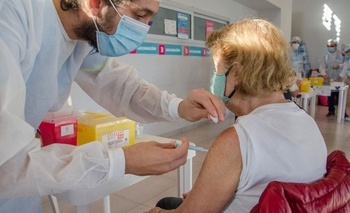 Este martes se aplicaron 744 dosis  Imagen de la nota: Este martes se aplicaron 744 dosis