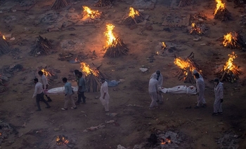 Imagen de la nota: Crematorios improvisados para fallecidos con Covid-19