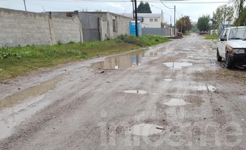 Vecinos de barrio AOMA reclaman el mal estado de las calles Imagen de la nota: Vecinos de barrio AOMA reclaman el mal estado de las calles