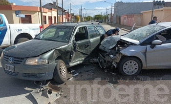 Imagen de la nota: Impactante choque terminó con una mujer herida