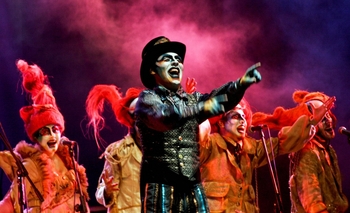 La murga uruguaya Agarrate Catalina en el Teatro  Imagen de la nota: La murga uruguaya Agarrate Catalina en el Teatro