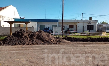 Imagen de la nota: Arreglaban un desperfecto y le taparon la salida del auto