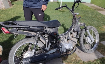 Se robó una moto en Sierras Bayas, la destartaló y se la llevó a Hinojo: fue recuperada Imagen de la nota: Se robó una moto en Sierras Bayas, la destartaló y se la llevó a Hinojo: fue recuperada