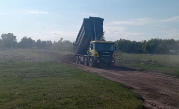 Hinojo: trabajaron en la apertura de caminos y saneamiento hidráulico Imagen de la nota: Hinojo: trabajaron en la apertura de caminos y saneamiento hidráulico