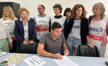 Imagen de la nota: Paro docente: entregaron un petitorio en el HCD con sus principales reclamos