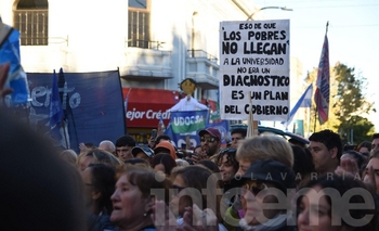 Imagen de la nota: Fotogalería: Así se vivió la masiva marcha en defensa de la universidad pública