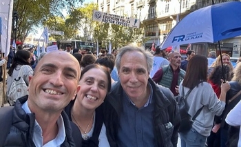 Eduardo Rodríguez en Plaza de Mayo: “La gente no votó el desfinanciamiento de la Universidad” Imagen de la nota: Eduardo Rodríguez en Plaza de Mayo: “La gente no votó el desfinanciamiento de la Universidad”