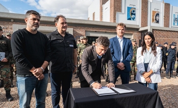 Imagen de la nota: Obras en materia de seguridad y entrega de ambulancia