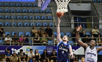 Imagen de la nota: Marina fue goleador y La Unión se mantiene entre lo ocho