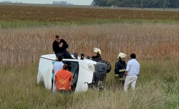 Imagen de la nota: Un utilitario se despistó y volcó en la Ruta 3