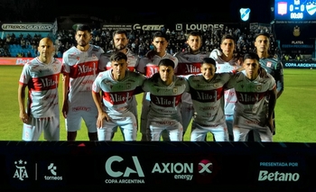 Imagen de la nota: Copa Argentina: Deportivo Morón, con Salvareschi, quedó eliminado