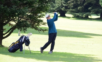Imagen de la nota: Golf: algunos valientes desafiaron al viento