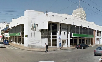 Imagen de la nota: Protesta vuelve a afectar la atención en bancos