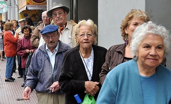 Imagen de la nota: Jubilados y pensionados percibirán haberes de mayo desde el jueves 28