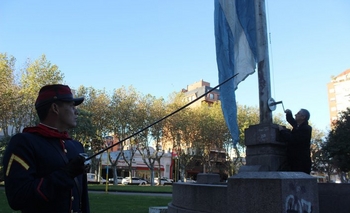 Imagen de la nota: Revolución de Mayo: El intendente Eseverri izó la bandera y encabezó el tradicional Tedéum