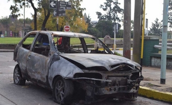 Les robaron el auto y se lo incendiaron Imagen de la nota: Les robaron el auto y se lo incendiaron