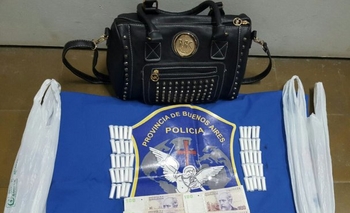 Atrapan a una mujer con casi 50 tubos de cocaína: se negó a declarar Imagen de la nota: Atrapan a una mujer con casi 50 tubos de cocaína: se negó a declarar