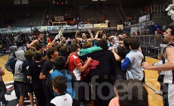 Imagen de la nota: Estudiantes aplastó a Petrolero y es semifinalista de Conferencia